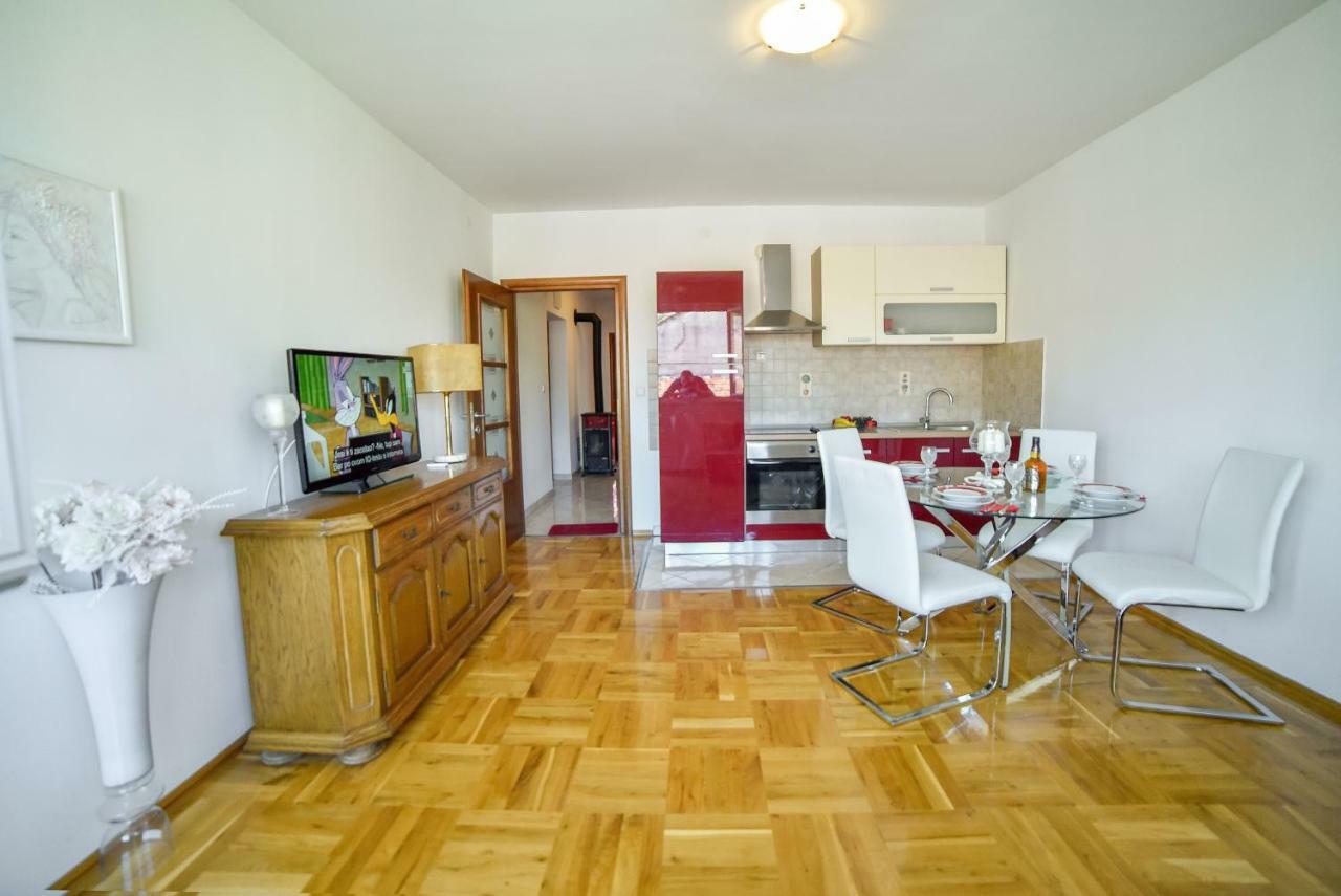 Apartment Ines Sinj Eksteriør billede