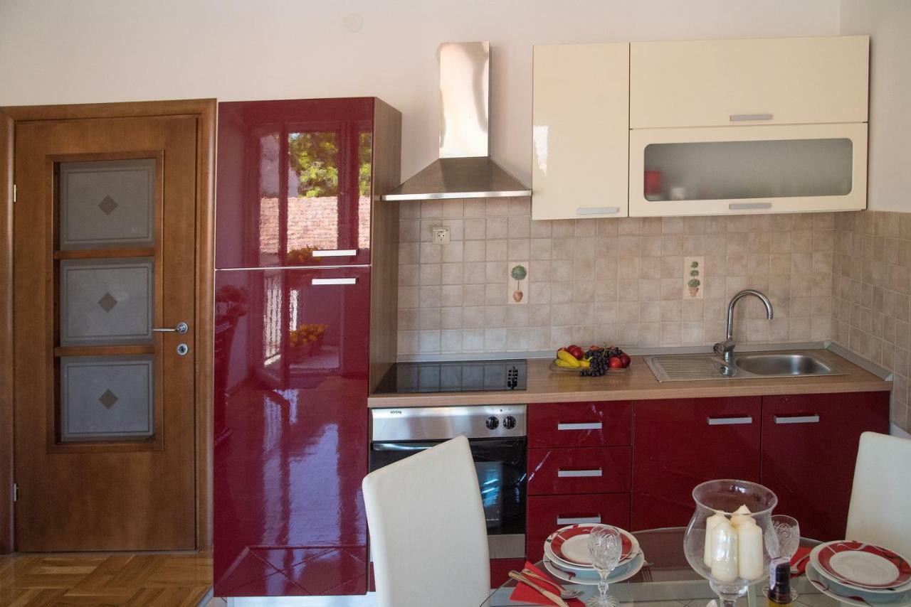 Apartment Ines Sinj Eksteriør billede